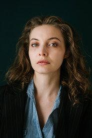 Manoé Richardier as Manon in Je t'aime, Julie 2024
