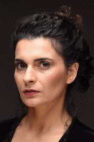 Şükran Aktı as Eylem in Ugly Ducking 2017