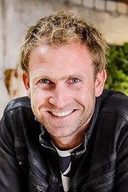 Tom de Groot as Dirk van Delden in Leerjongen in Petersburg 2014