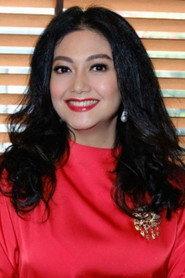Bella Saphira as Nana in Arisan Brondong 2010