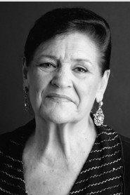 Anita Guerreiro as Neighbour in A Maluquinha de Arroios 1970