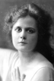 Clio Ayres as Hilda in The Zero Hour 1918