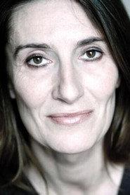 Valérie Prudent as Claire in 7 Minutes 2020