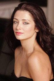 Elysia White as Maxine in Haphead 2015