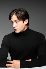 Jonathan Walton Martz as Jorge Luis in Jardines Del Bosque 2026