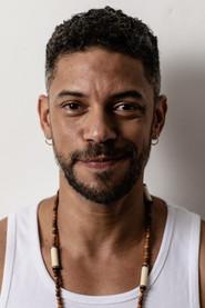 Paulo Lessa as Bruno in Sala Escura 2024