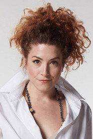 Alicia Kapudağ as Valerie in Housewife 2017