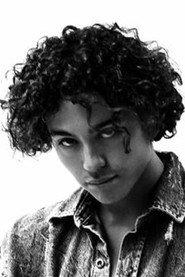 Alexandre Taba as Max in Superpapa 2023