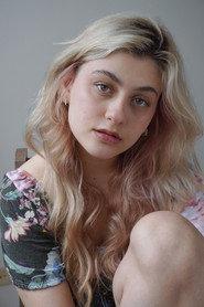 Castelluni as Garota do Poema in The Contortionist 2025