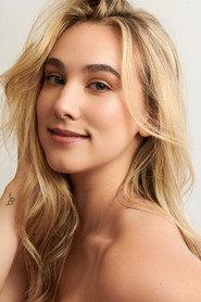 Sarah Helbringer as Yvet in Crown Prince of Christmas 2022