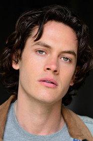 Dan Roe as Arthur in A SUPERHERO’S FATHER 