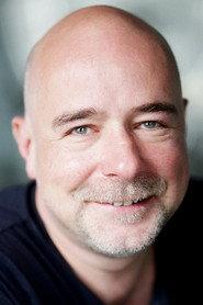 Alexandre Donders as Le patron du café in Black Box 2005