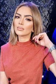 Samira Maqroun as Amna / Emna in Warda 2014