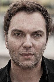 Luis Inacio as Porteiro in Sans elle... 2003