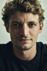 Niels Schneider as Pierre Louÿs in Curiosa 2019