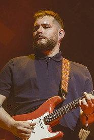 Miquel Biarnés as Self - Musician in La gent que estimo. Oques Grasses al Palau Sant Jordi 2024