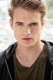 Brian Cyburt as Richard in Mid-Love Crisis 2022