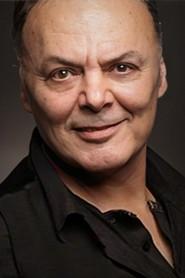 Umut Demirdelen as Vezirin Elcisi in Il derviscio 2001