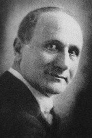 Aleqsandre Jorjoliani as Mose in Dariko 1937