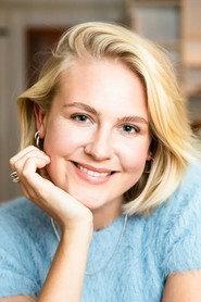 Emilie Skolmen as Maria in Fools in the Mountains 2020