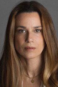 Ana Cloe as Mãe in OOBE 