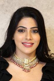 Nikki Tamboli as Pooja in Chikati Gadilo Chithakotudu 2019