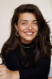Altine Emini as Nasrin Karimi in Ein Schritt zu viel 2020