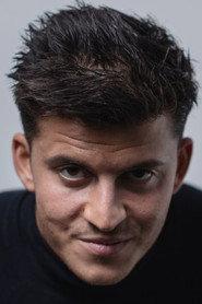 Christoffer Jindyl as Mark in Den der leer sidst