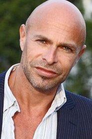 Guy Amram as Léo in Brotherhood 2015