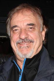 Mihalis Mitrousis as Makis in Earth and Water 1999