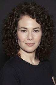 Açelya Devrim Yılhan as Olcay in Beni Unutma 2011