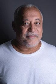Davi de Almeida as Seu Luís in Salve, Guys! 2023
