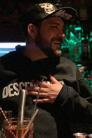 Luis Peralta as Camarero in La Femme 2022