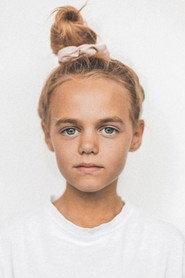 Smilla Löhr as Zwilling in Bleistiftstriche 2025
