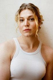 Thea Ehre as Gloria in The Robbers 2024