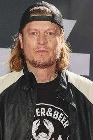 Wes Scantlin as Self in Puddle of Mudd Live at Niener’s Bar & Grill 1995