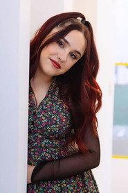 Ofelia Fernández as Romina in Family Members 2019