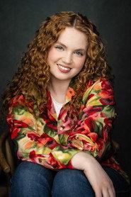 Gracie McGonigal as Jenna in A Stitch of Vintage