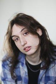 Anaëlle Othenin-Girard as Léo in Family Swap 2021