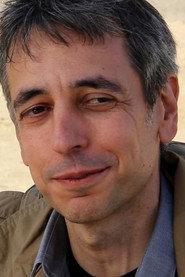 David Ayén as Hombre periodista in El hijo del hombre perseguido por un O.V.N.I. 2020