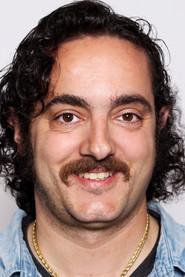 Vincenzo Grillo as Vincenzo in Drei Kameradinnen