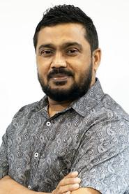 Mohamed Manik as Aslam in Yoosuf 