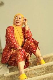 Rina DD Basrindu as Mak Ijah in Pirunduk
