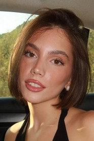 Lara Velimirović as Emili in Otter 2025