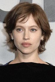 Lou de Laâge as Fanny Fournier in Coup de chance 2023