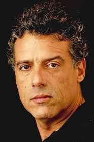 Fábio Barreto as Siqueira Campos in Memories of Prison 1984