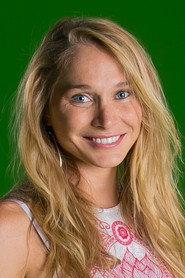 Constanza Mackenna as Mariana in Migratory Birds 2018
