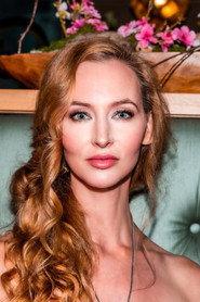 Aryn Elaine Cole as Lisa in Lorenzo and Monica 2013
