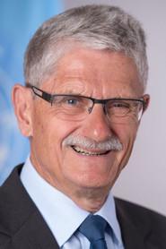 Mogens Lykketoft as Self - Udenrigsminister (2000-2001) in In Service of the Nation 2017