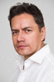 Alan del Castillo as Alan in Comet: Him, His Dog and His World 2017